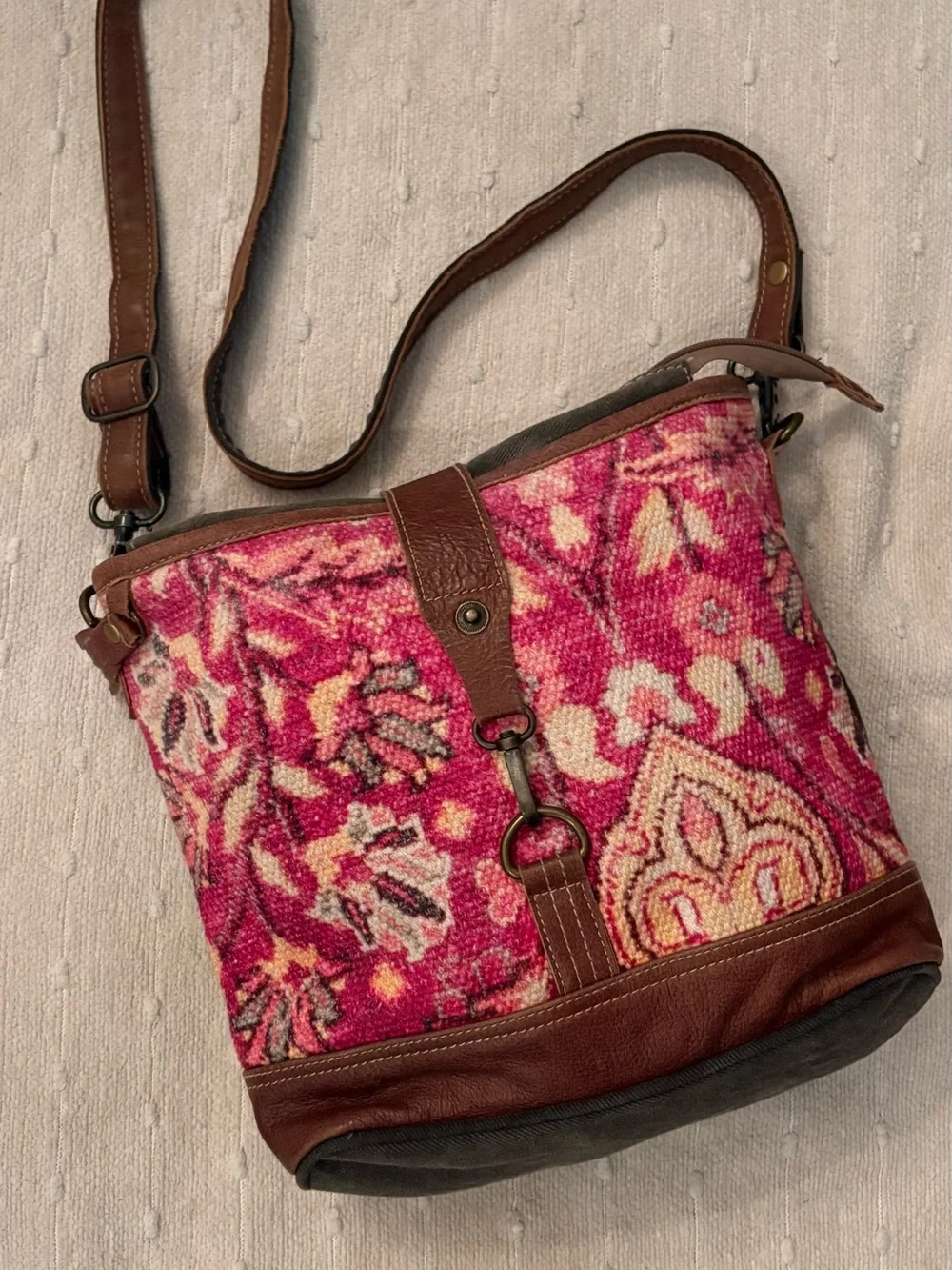 Myra Bag eye catching